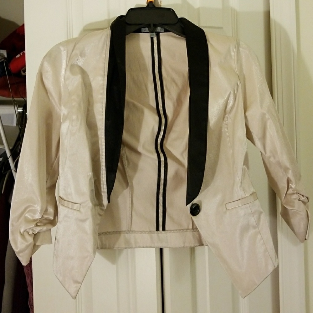 Cropped Faux Satin Blazer